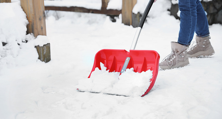 Chiropractic Group offers Tips to Avoid Snow Shoveling Back Strain