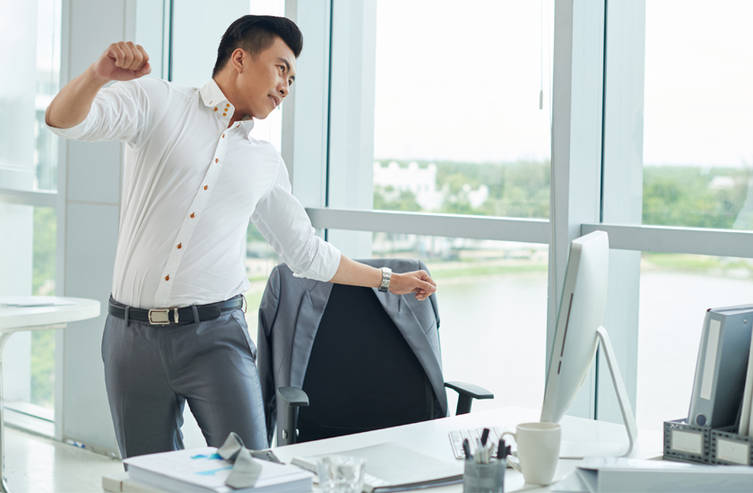 Active stretching during the workday to support spinal health